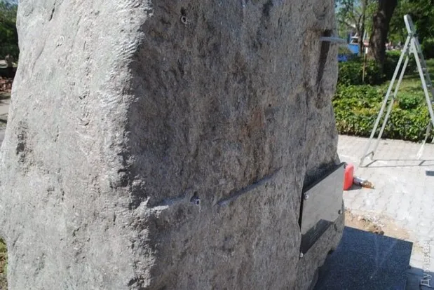 На Одещині понівечили пам'ятник воїнам АТО На Одещині понівечили пам'ятник воїнам АТО