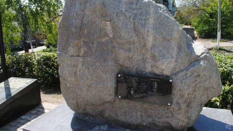 Мемориал воинам АТО изуродовали в Одесской области Мемориал воинам АТО изуродовали в Одесской области