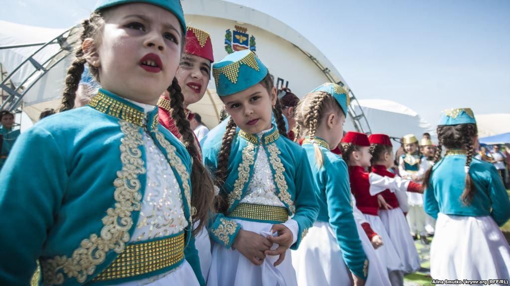 Як окупанти збирали масовку на свято Хидирлез у Криму: опубліковано фото та відео