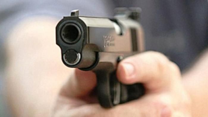 Стрілянина у супермаркеті у Києві: зловмисник поранив охоронця Стрілянина у супермаркеті у Києві: зловмисник поранив охоронця