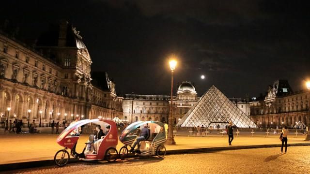 Лувр в безопасности: штаб Макрона возобновил работу Лувр в безопасности: штаб Макрона возобновил работу