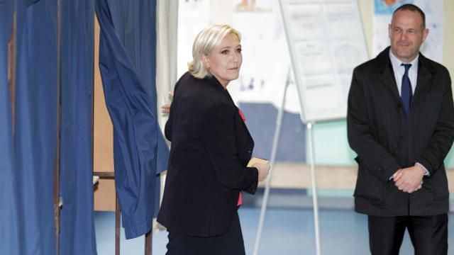 Французькі ЗМІ масово бойкотують оголошення результатів у компанії Ле Пен