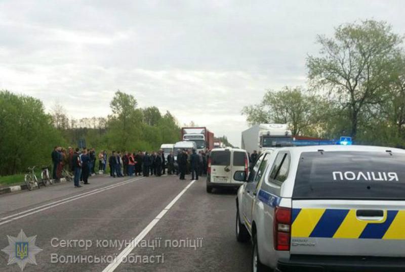 На Волыни продолжается акция протеста из-за мертвечины из местного ветсанзавода