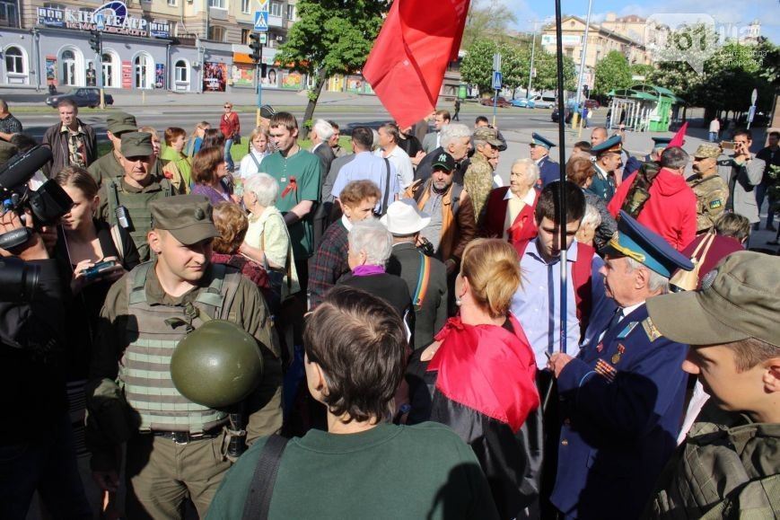 9 мая в Запорожье началось со столкновений: появились фото и видео