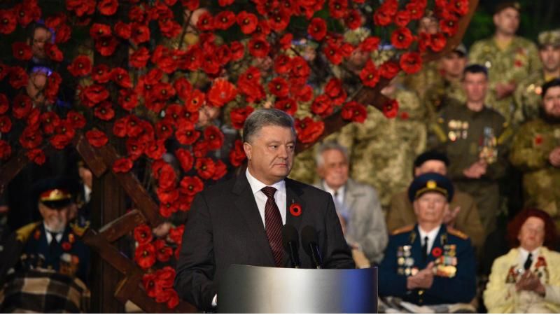 У Москві обіцяли нести сьогодні портрети бойовиків з Донбасу, – Порошенко У Москві обіцяли нести сьогодні портрети бойовиків з Донбасу, – Порошенко