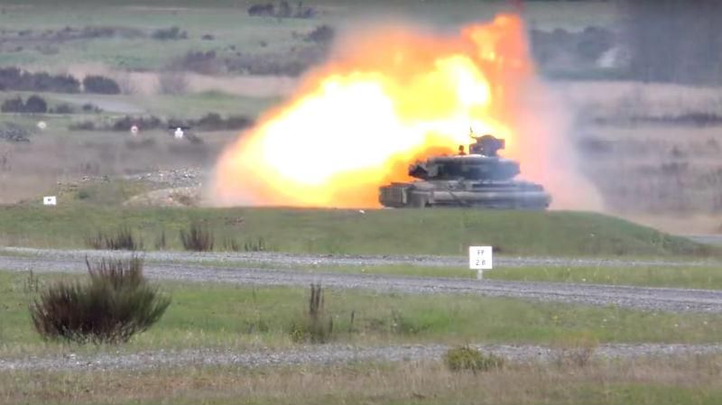 Українські танки наступають. В Генштабі показали ефектні танкові навчання Українські танки наступають. В Генштабі показали ефектні танкові навчання