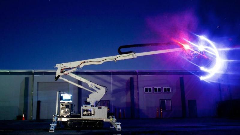 Робот-строитель, который строит большие конструкции по принципу 3D-печати Робот-строитель, который строит большие конструкции по принципу 3D-печати