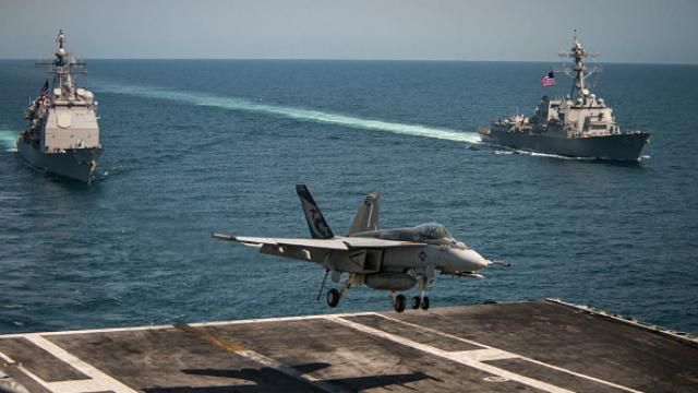 Военный корабль США столкнулся с рыболовецким судном в Японском море Военный корабль США столкнулся с рыболовецким судном в Японском море