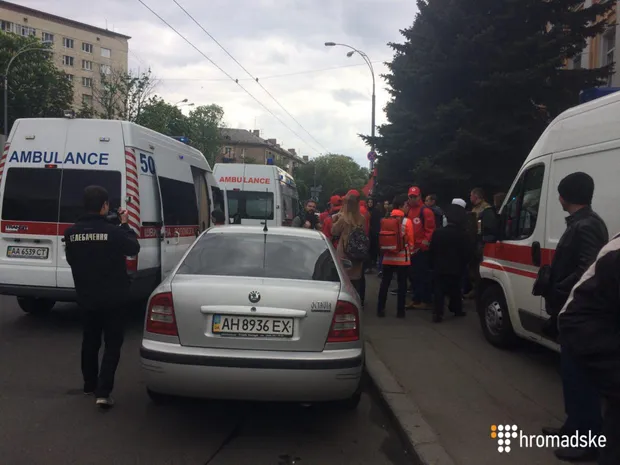 Біля відділу поліції, де перебувають затримані члени ОУН, чергує 