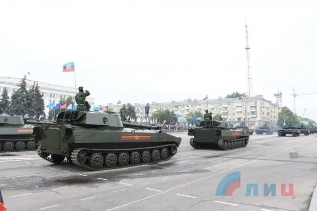 Парад в окупованому Луганську Парад в окупованому Луганську