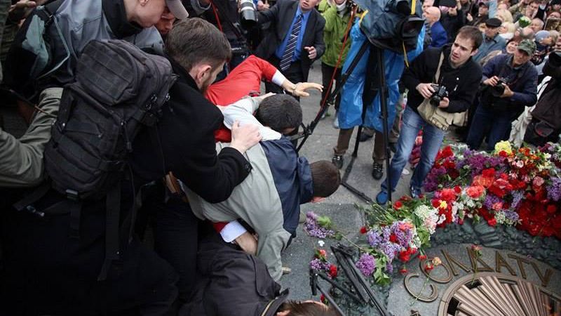 У ще одному символічному для 9 травня місці в Києві виникли сутички: є потерпіла 