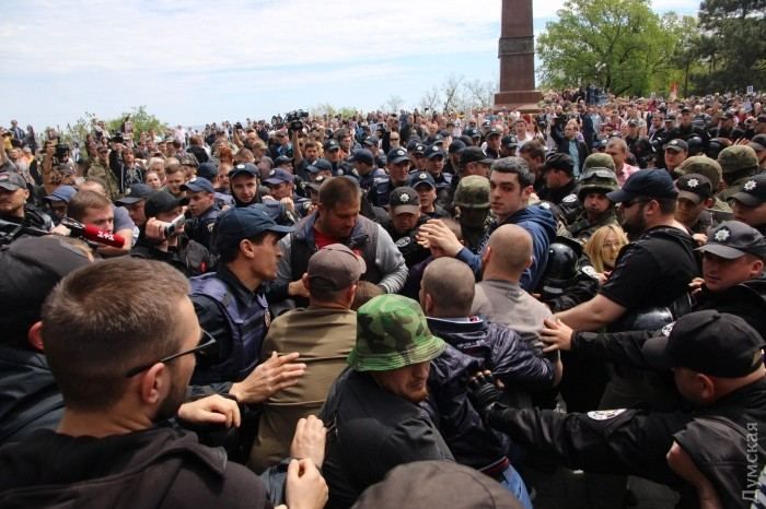 Активіст розповів, як "відзначилася" поліція Одеси під час масових сутичок