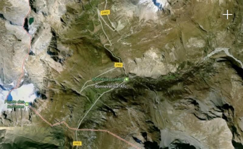 В результате схода лавины во Франции погибли 3 человека

