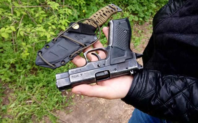 В Одесі поліція затримала озброєного чоловіка у формі Другої світової війни В Одесі поліція затримала озброєного чоловіка у формі Другої світової війни