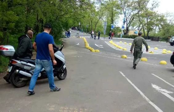 В Одесі поліція затримала водія мопеда зі зброєю