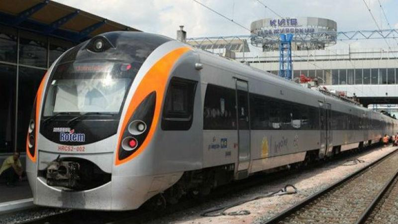 На Львовщине от наезда скоростного поезда погиб мужчина