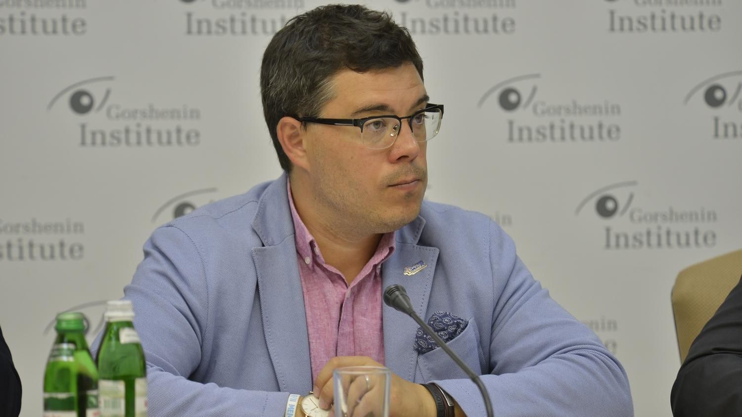 Политолог назвал тех, кто раскачивал Днепр Политолог назвал тех, кто раскачивал Днепр