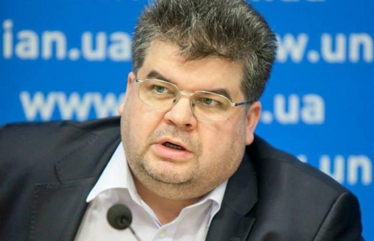 Владі бракує волі та розуму, щоб негайно заборонити 9 травня, – політолог Владі бракує волі та розуму, щоб негайно заборонити 9 травня, – політолог