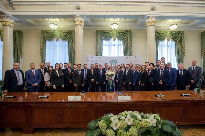 У мережі з'явилось фото з "прощальної" вечірки Гонтаревої У мережі з'явилось фото з "прощальної" вечірки Гонтаревої