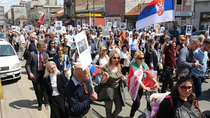 Журналіст яскраво висміяв "Безсмертний полк" по-сербськи 