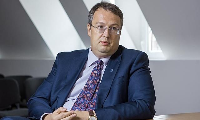 Геращенко спробував "відмазати" голову поліції Дніпропетровщини за светр "СССР" Геращенко спробував "відмазати" голову поліції Дніпропетровщини за светр "СССР"