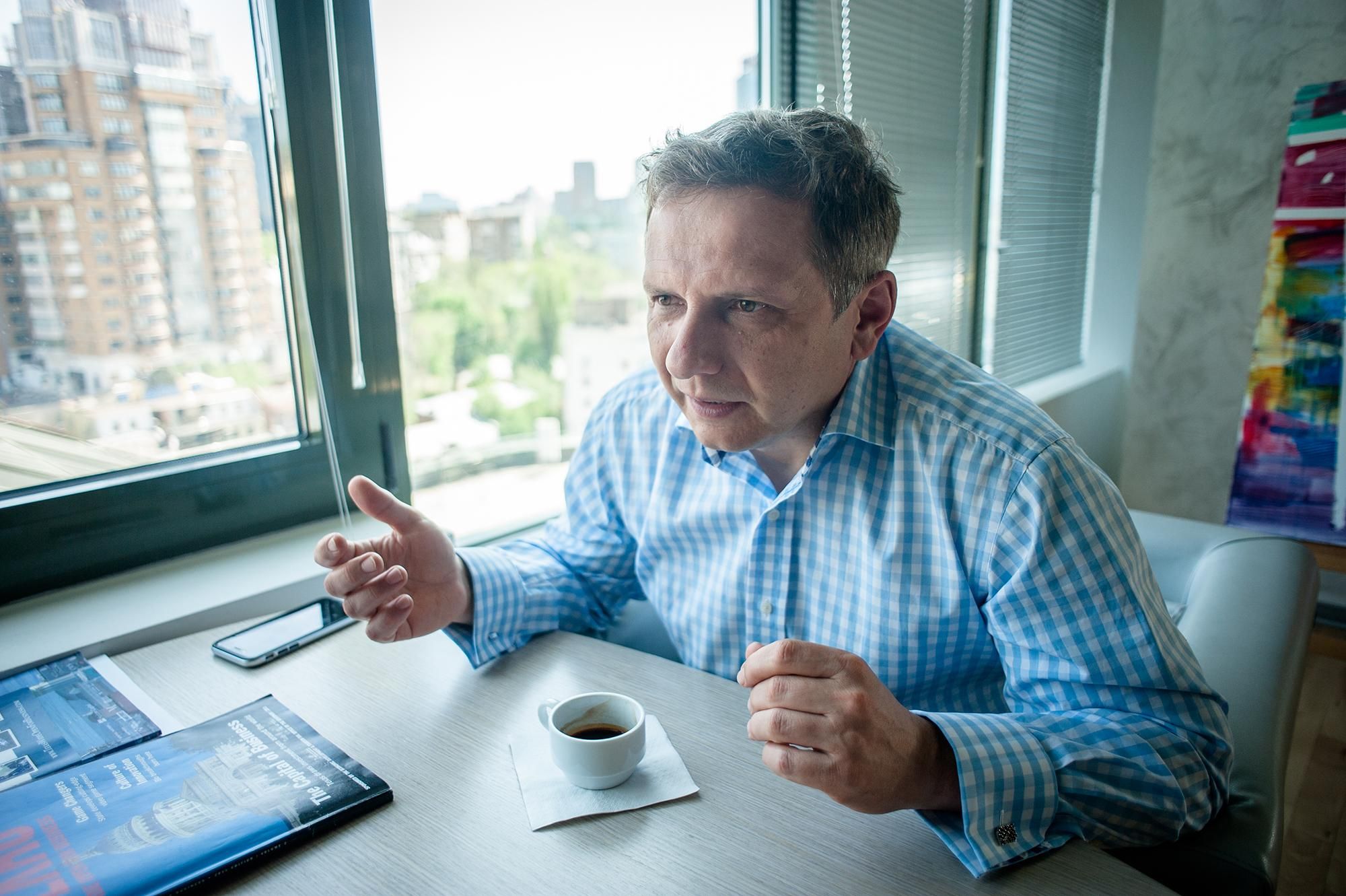 Украинские олигархи попали в колоссальные тиски, – экономист Украинские олигархи попали в колоссальные тиски, – экономист