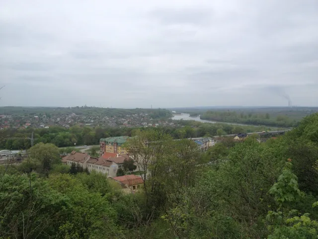 Галич розкинувся на обох берегах Дністра Галич розкинувся на обох берегах Дністра