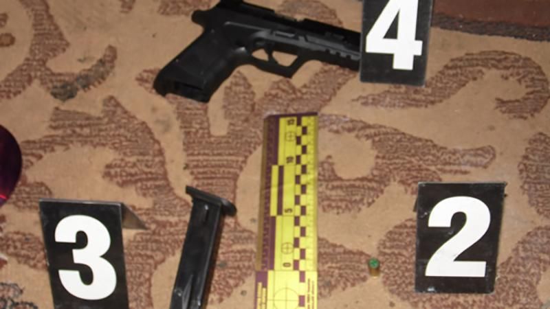 Молодик відкрив вогонь по поліцейських на Рівненщині Молодик відкрив вогонь по поліцейських на Рівненщині