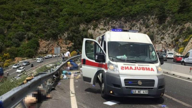 Автобус із туристами потрапив в моторошну аварію в Туреччині: багато загиблих