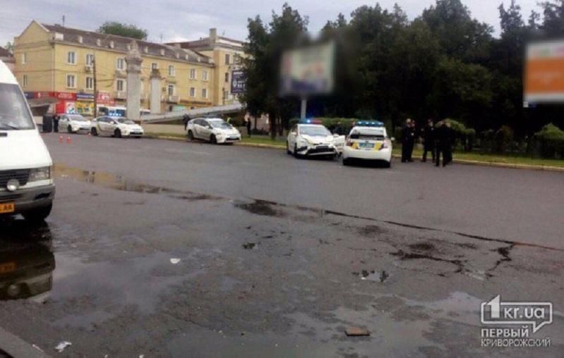 В Кривом Роге в ДТП столкнулись три полицейских авто: фото В Кривом Роге в ДТП столкнулись три полицейских авто: фото