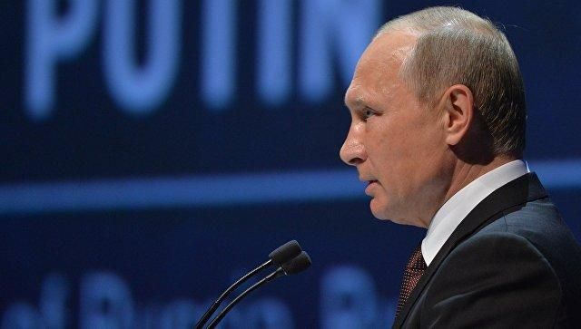 Путин считает, что судьба вручила ему шанс объединить украинцев и белорусов под единой крышей