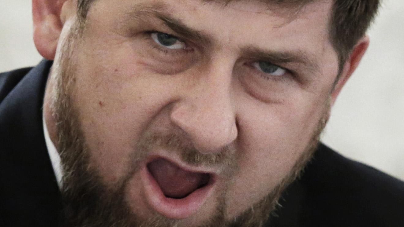 Charlie Hebdo намалював провокативні карикатури про Кадирова та геїв (18+) Charlie Hebdo намалював провокативні карикатури про Кадирова та геїв (18+)