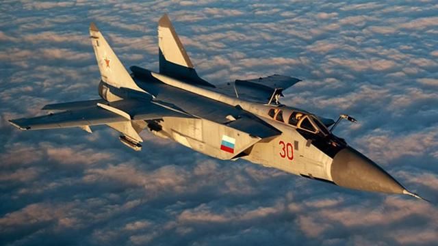 Російський винищувач знову небезпечно наблизився до літака США біля Криму