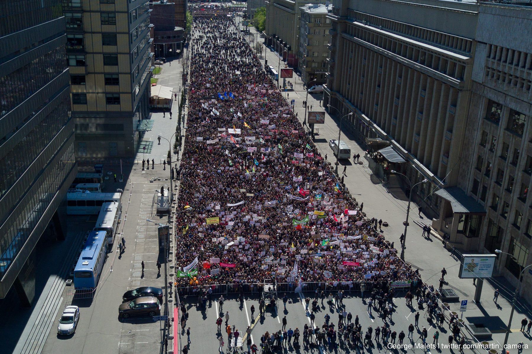 Митинг в Москве показали с высоты птичьего полета: впечатляющие фото