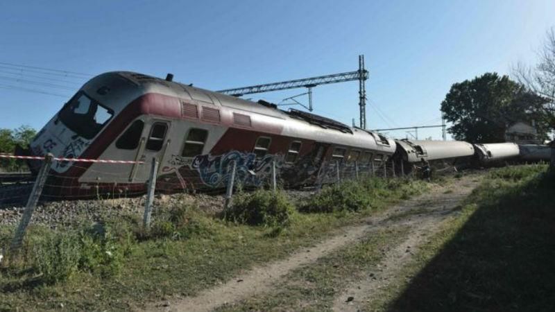 Пасажирський потяг зійшов з рейок в Греції: є жертви