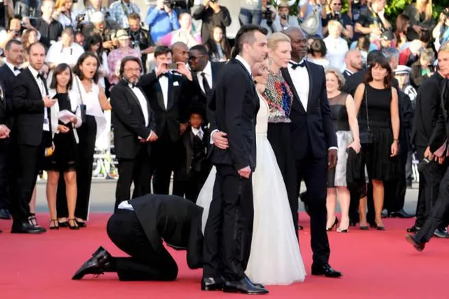 Віталій Седюк заліз під спідницю Америці Феррері Віталій Седюк заліз під спідницю Америці Феррері