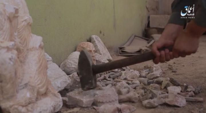 Боевики "Исламского государства" показательно уничтожили античные памятники