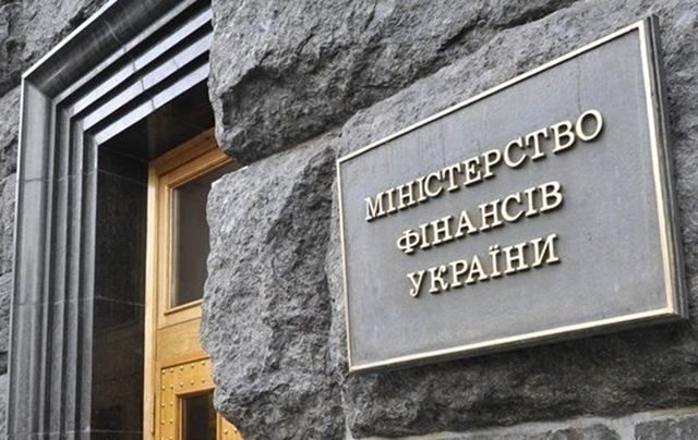 Под Минфином проводит слежение неизвестное авто