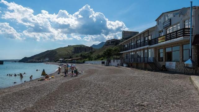 Як окупанти "підготувались" до курортного сезону у Криму: у соцмережах з'явились фото Як окупанти "підготувались" до курортного сезону у Криму: у соцмережах з'явились фото