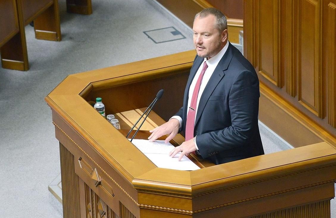 Комітет з питань регламенту просить забрати мандат у скандального нардепа Комітет з питань регламенту просить забрати мандат у скандального нардепа