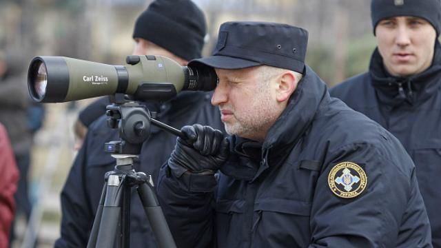 Де російський стенд? – Турчинов з гумором випробовував українську зброю в Туреччині Де російський стенд? – Турчинов з гумором випробовував українську зброю в Туреччині