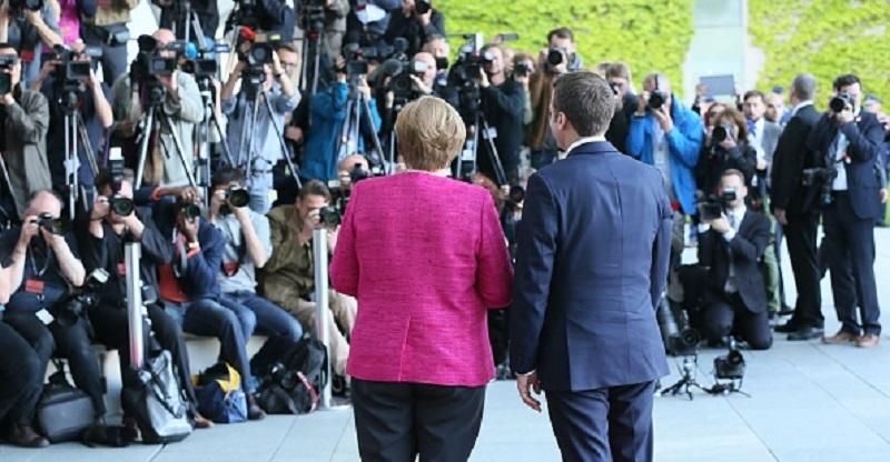 Історична зустріч Меркель та Президента Макрона: опублікували деталі та фото Історична зустріч Меркель та Президента Макрона: опублікували деталі та фото