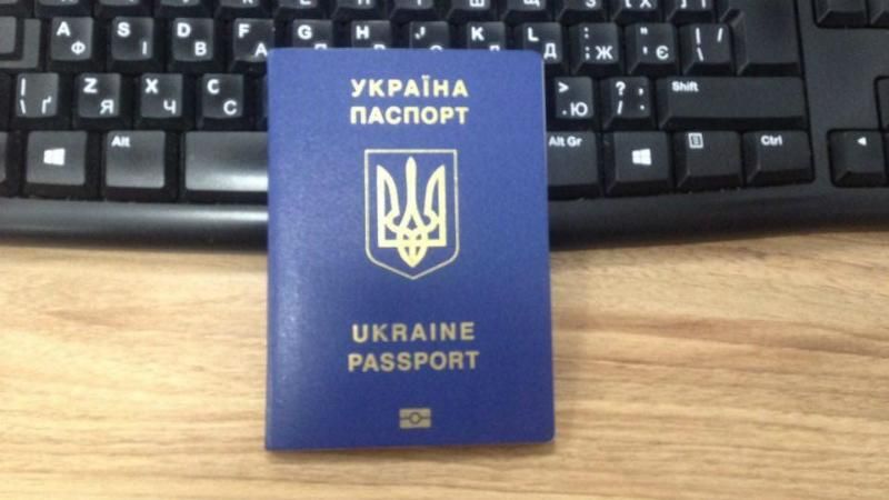 В українців знову виникли труднощі з виготовленням закордонних паспортів