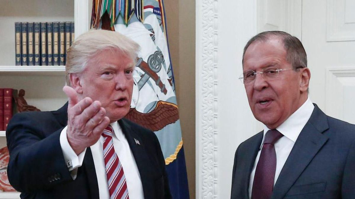 Демократы требуют от Трампа протоколы встречи с Лавровым Демократы требуют от Трампа протоколы встречи с Лавровым