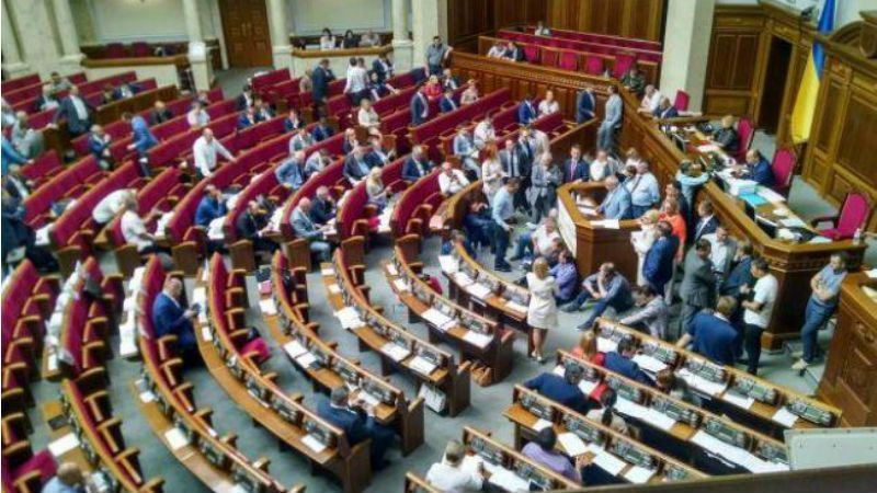 Чому Верховна Рада не поспішає прийняти скандальний закон щодо НАБУ Чому Верховна Рада не поспішає прийняти скандальний закон щодо НАБУ