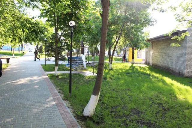 Пошкоджений стенд з фотографіями Героїв Небесної сотні Пошкоджений стенд з фотографіями Героїв Небесної сотні