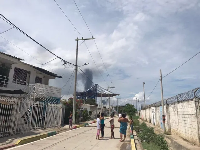 Три вибухи пролунало у колумбійському порту Три вибухи пролунало у колумбійському порту