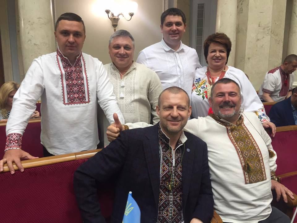 Які вишиванки одягли народні депутати: фото з Ради Які вишиванки одягли народні депутати: фото з Ради