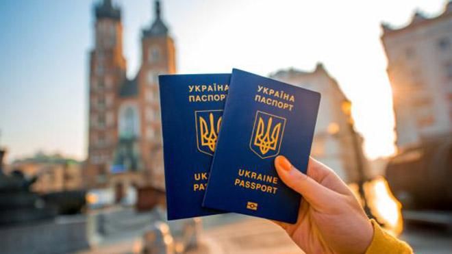 Украинцы с рекордной скоростью оформляют биометрические паспорта
