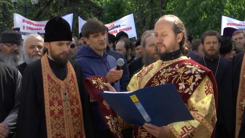 Новинский vs. Супрун: церковники устроили митинг и молились против реформ